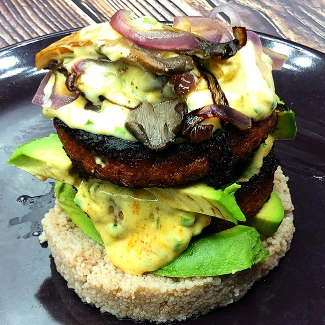 Veganer Burger mit Couscous